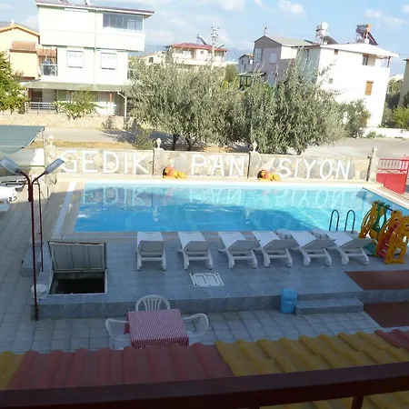 Δωμάτια σε οικογενειακή κατοικία Gedik